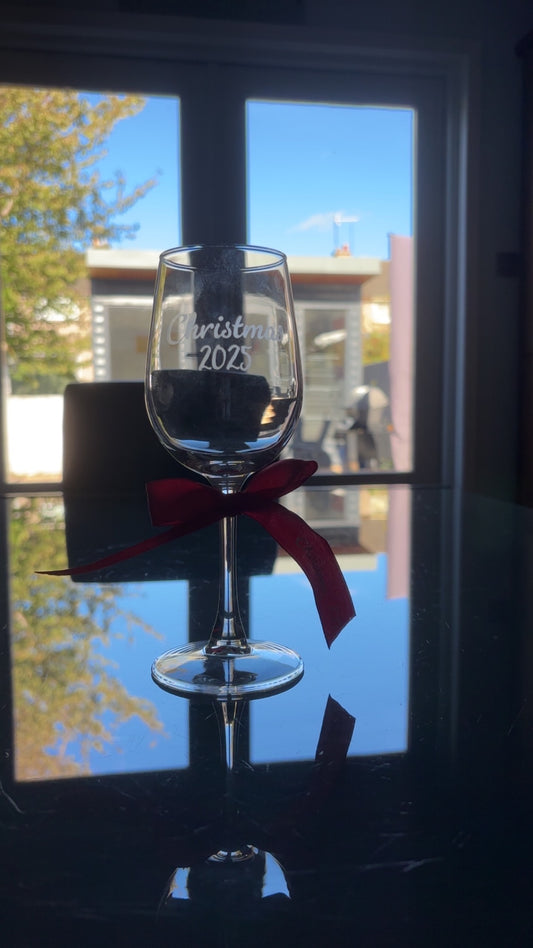 Personalised etched wineglass (any text)